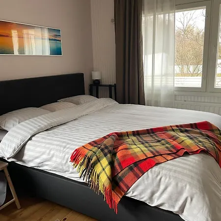 Lejlighed Cozy, Conveniently Located In A 1950's Wooden House *