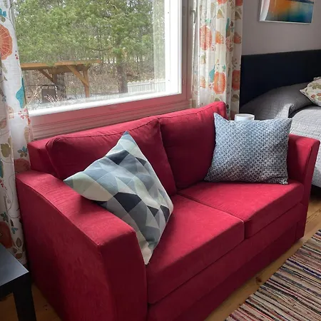 Lejlighed Cozy, Conveniently Located In A 1950's Wooden House *