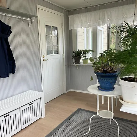 Cozy, Conveniently Located In A 1950's Wooden House Lejlighed Helsinki