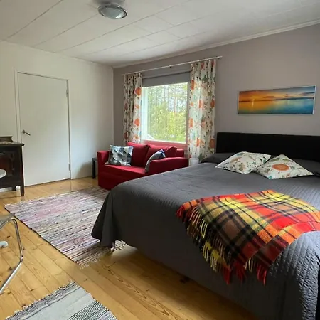 Cozy, Conveniently Located In A 1950's Wooden House Helsinki