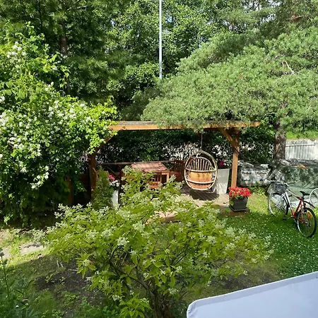 Lejlighed Cozy, Conveniently Located In A 1950's Wooden House *