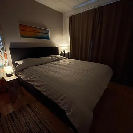 Cozy, Conveniently Located In A 1950's Wooden House Lejlighed Helsinki